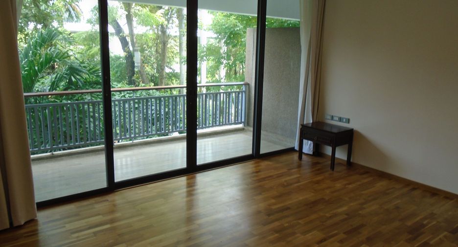 For rent 4 bedrooms apartment in Sathon, Bangkok