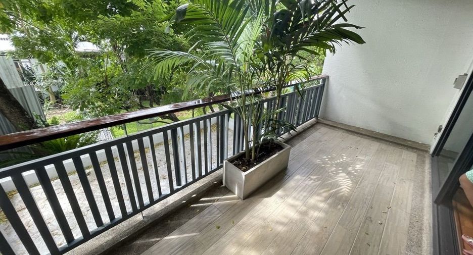For rent 4 bedrooms apartment in Sathon, Bangkok
