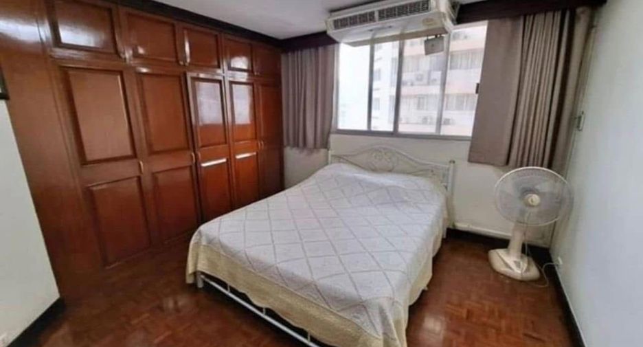 For rent 4 bedrooms condo in Watthana, Bangkok