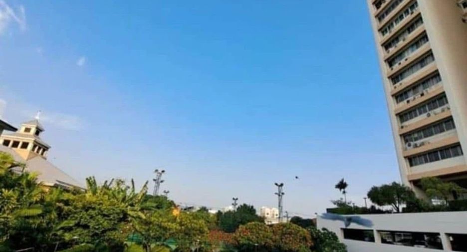 For rent 4 bedrooms condo in Watthana, Bangkok