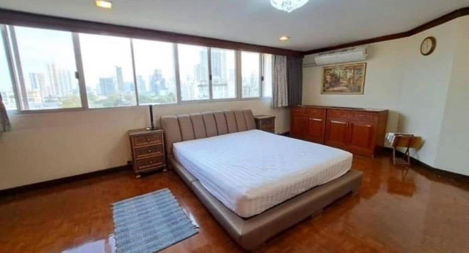 For rent 4 bedrooms condo in Watthana, Bangkok