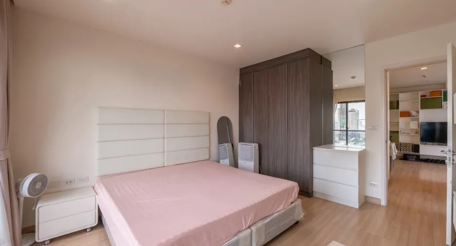 Condo en alquiler de 2 habitaciones en Khlong San, Bangkok