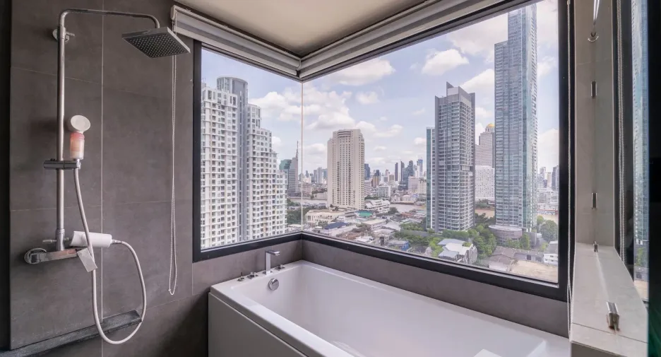 Condo en alquiler de 2 habitaciones en Khlong San, Bangkok