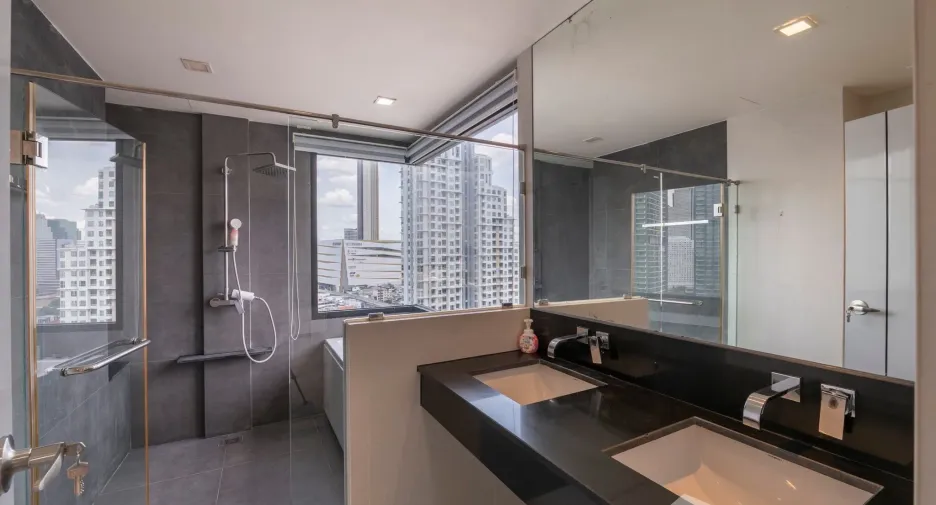 Condo en alquiler de 2 habitaciones en Khlong San, Bangkok