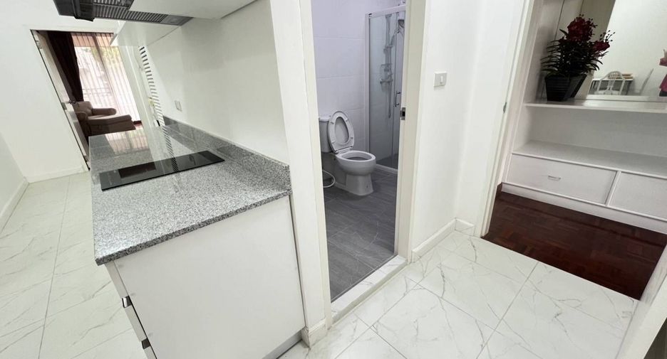 For rent 6 bedrooms townhouse in Phaya Thai, Bangkok