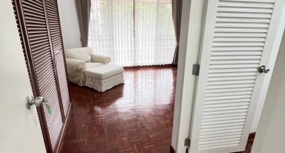 For rent 6 bedrooms townhouse in Phaya Thai, Bangkok