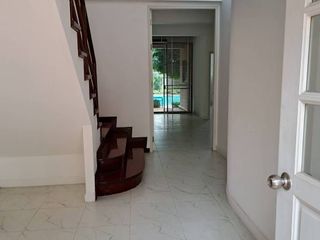For rent 6 bedrooms townhouse in Phaya Thai, Bangkok