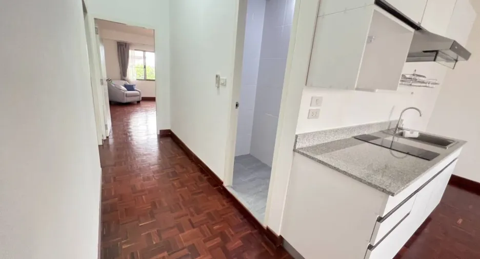 For rent 6 bedrooms townhouse in Phaya Thai, Bangkok