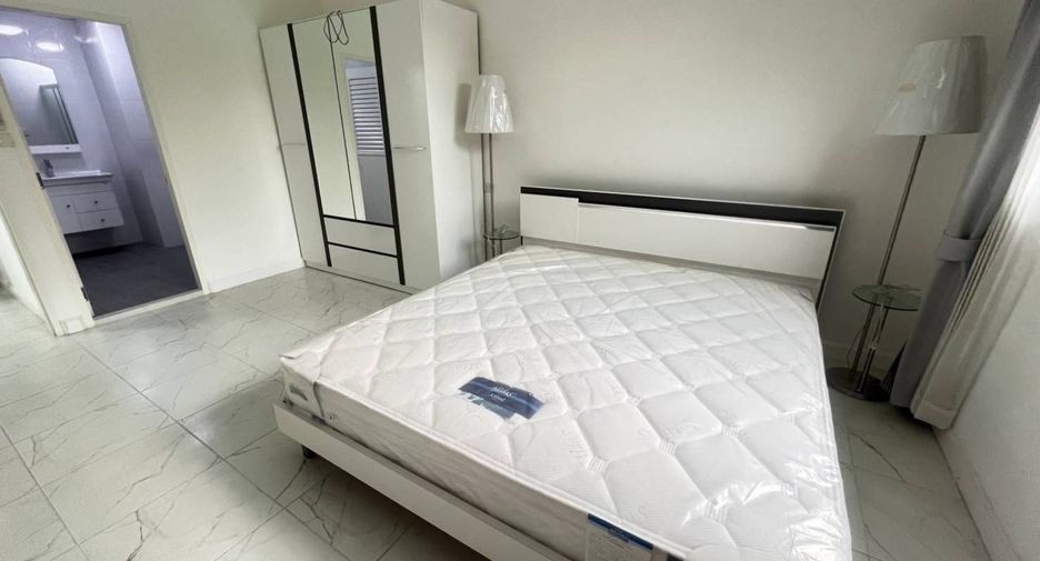 For rent 6 bedrooms townhouse in Phaya Thai, Bangkok