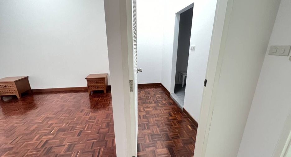 For rent 6 bedrooms townhouse in Phaya Thai, Bangkok
