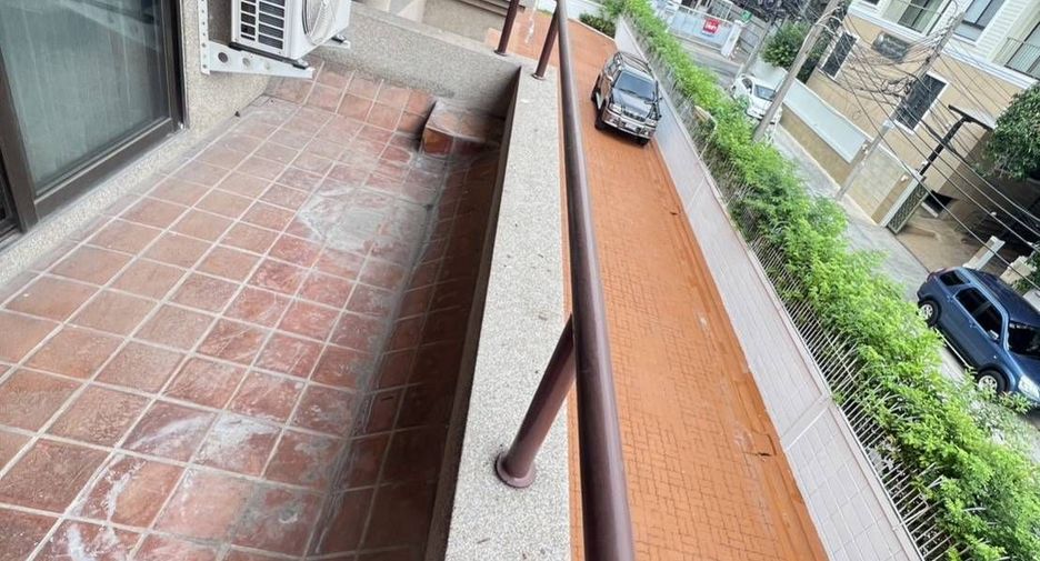 For rent 6 bedrooms townhouse in Phaya Thai, Bangkok