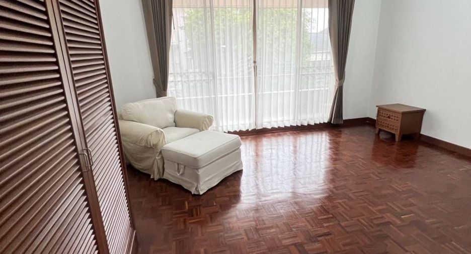 For rent 6 bedrooms townhouse in Phaya Thai, Bangkok
