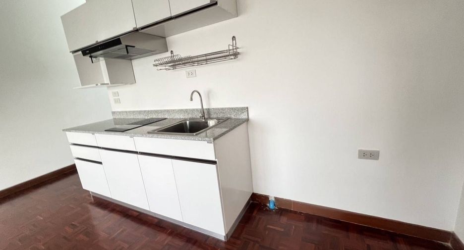 For rent 6 bedrooms townhouse in Phaya Thai, Bangkok