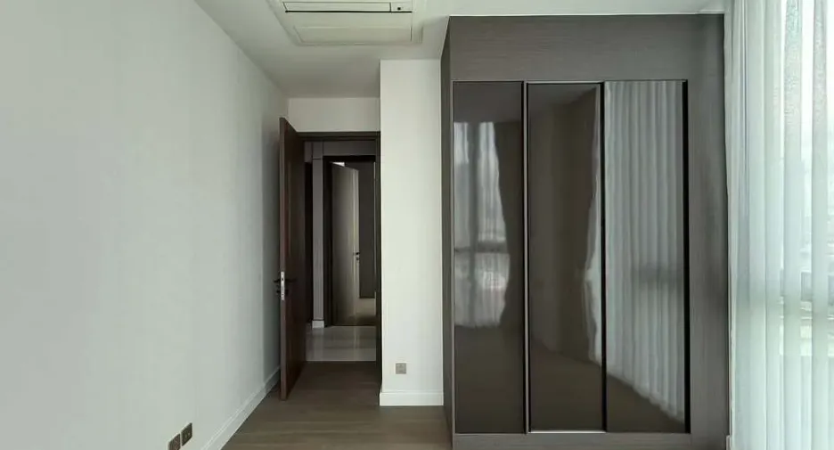 For rent 3 bedrooms condo in Sathon, Bangkok
