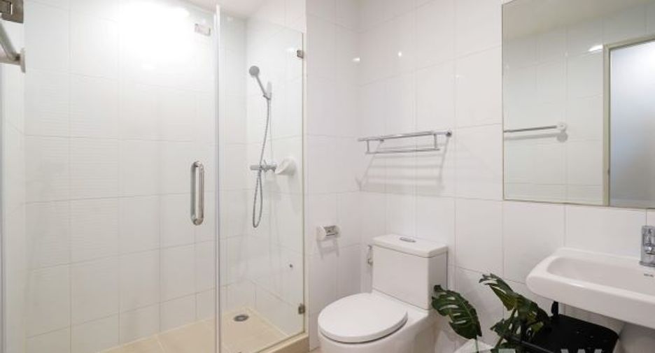 Condo en alquiler de 3 habitaciones en Watthana, Bangkok