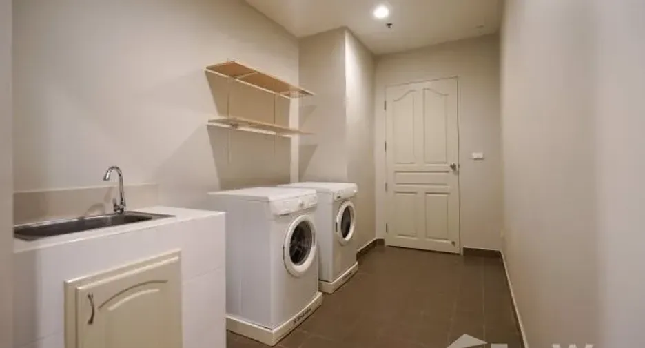 Condo en alquiler de 3 habitaciones en Watthana, Bangkok