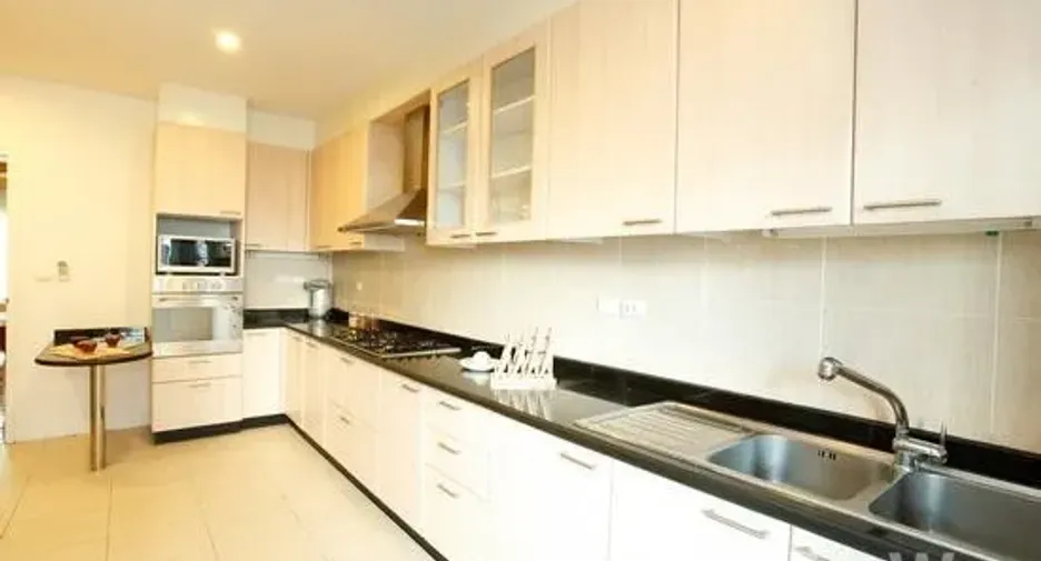 Condo en alquiler de 4 habitaciones en Watthana, Bangkok