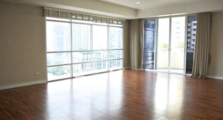For rent 3 bedrooms condo in Watthana, Bangkok
