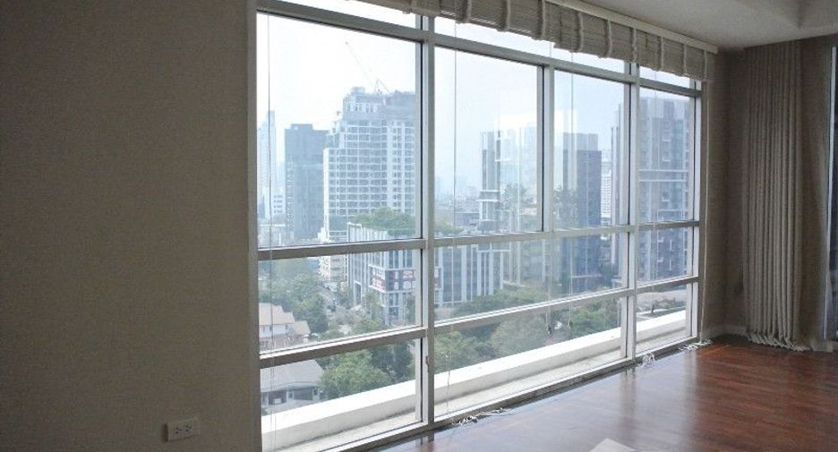 For rent 3 bedrooms condo in Watthana, Bangkok