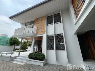 Haus zur Miete mit 4 Zimmer in Watthana, Bangkok