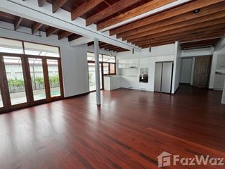 Haus zur Miete mit 4 Zimmer in Watthana, Bangkok