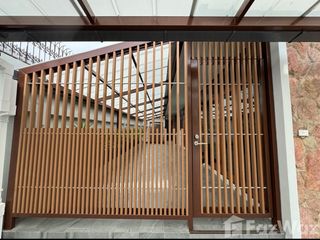 Haus zur Miete mit 4 Zimmer in Watthana, Bangkok