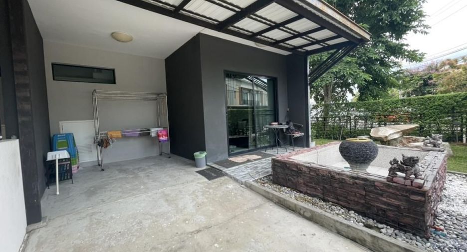 For rent 2 bedrooms townhouse in Suan Luang, Bangkok