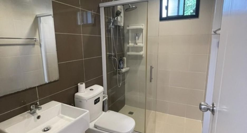 For rent 2 bedrooms townhouse in Suan Luang, Bangkok