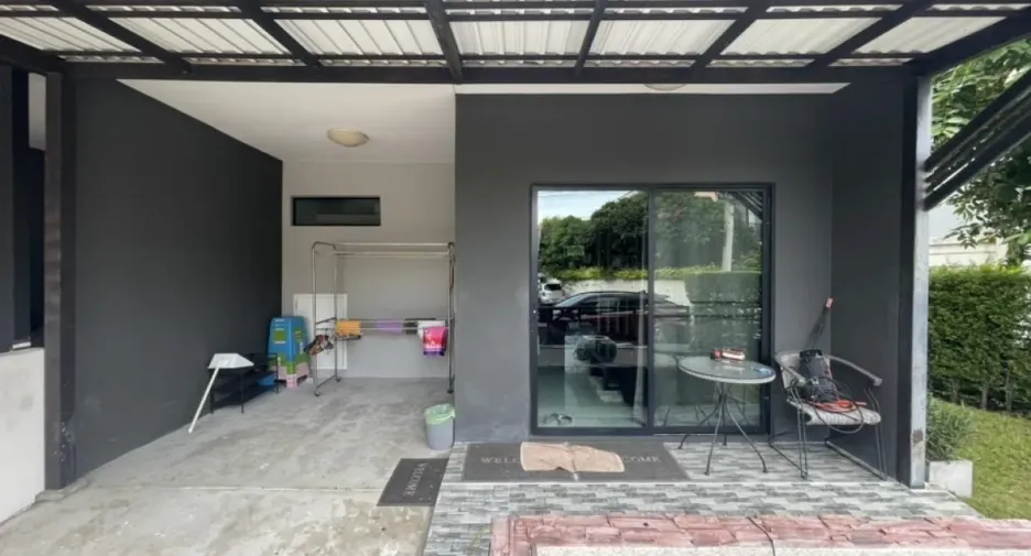 For rent 2 bedrooms townhouse in Suan Luang, Bangkok