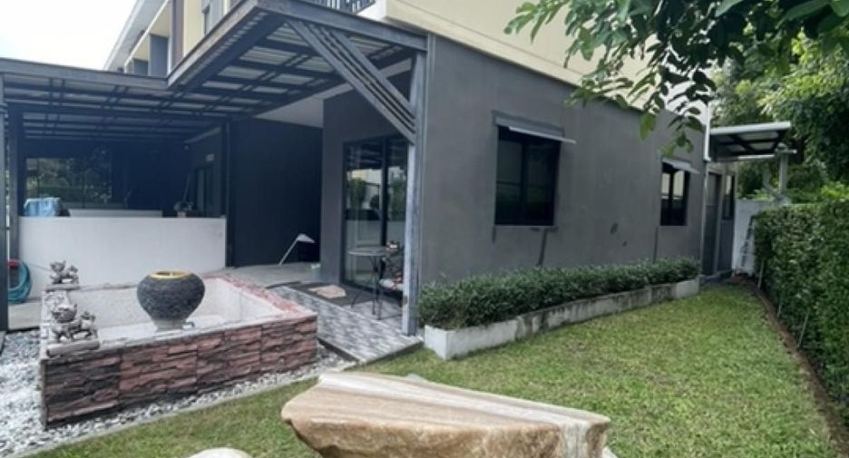 For rent 2 bedrooms townhouse in Suan Luang, Bangkok