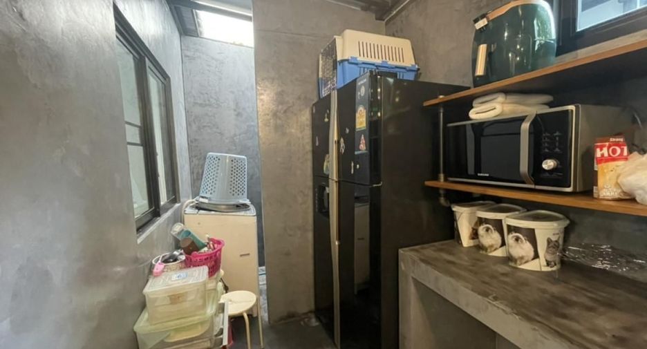 For rent 2 bedrooms townhouse in Suan Luang, Bangkok