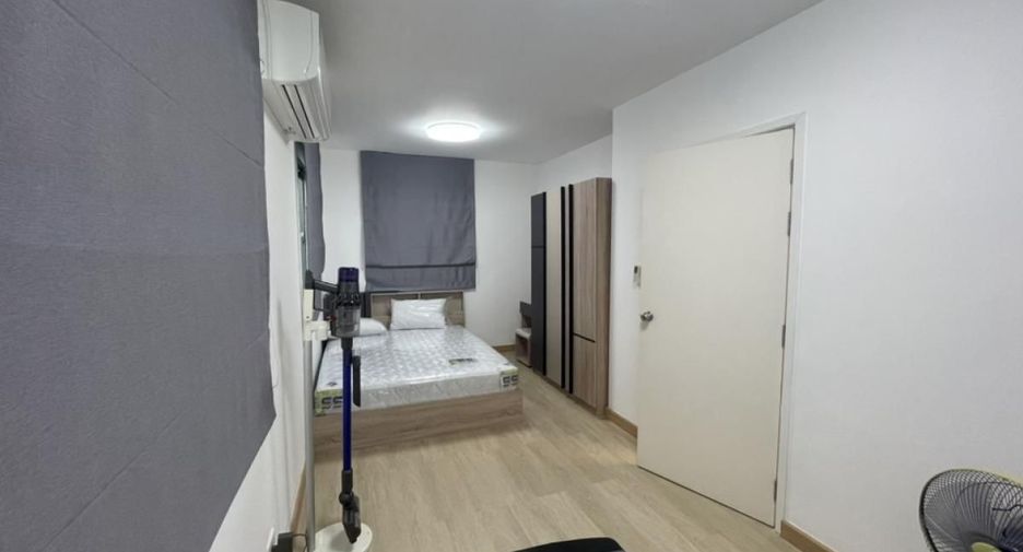 For rent 2 bedrooms townhouse in Suan Luang, Bangkok