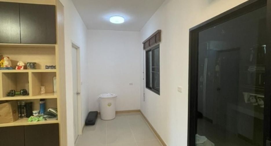 For rent 2 bedrooms townhouse in Suan Luang, Bangkok