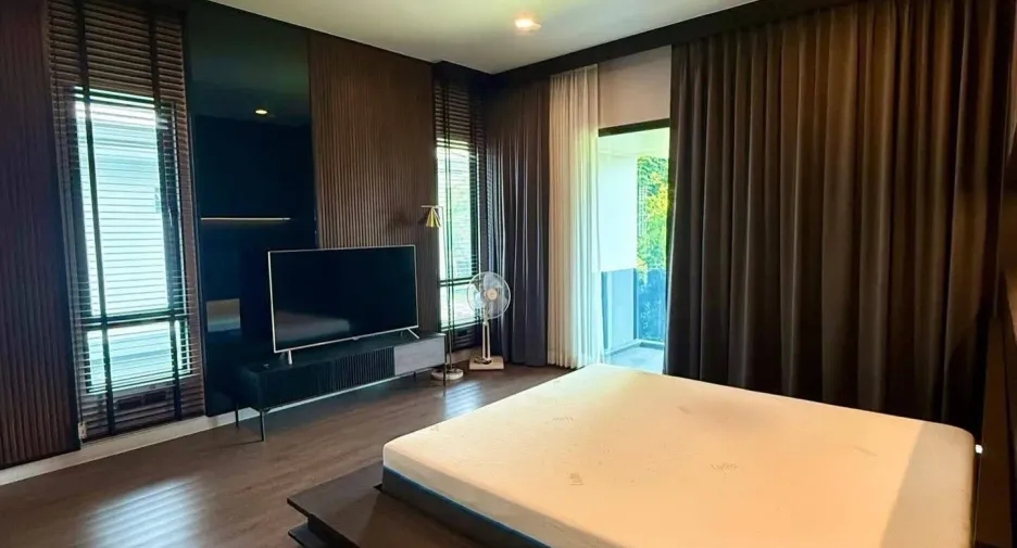 For rent 4 bedrooms house in Bang Kapi, Bangkok