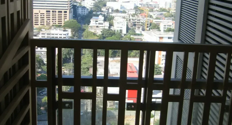For rent studio condo in Khlong Toei, Bangkok