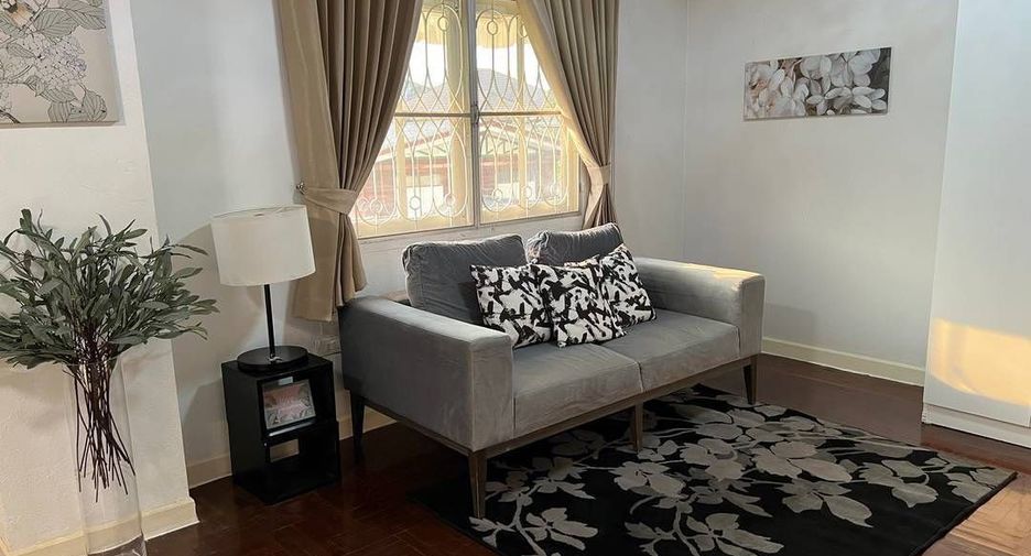 For rent 5 bedrooms townhouse in Suan Luang, Bangkok