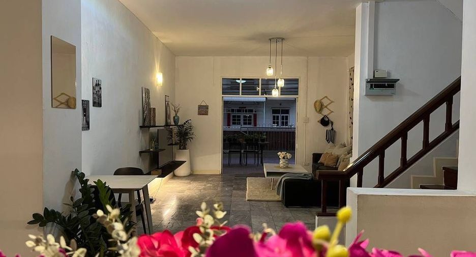 For rent 5 bedrooms townhouse in Suan Luang, Bangkok