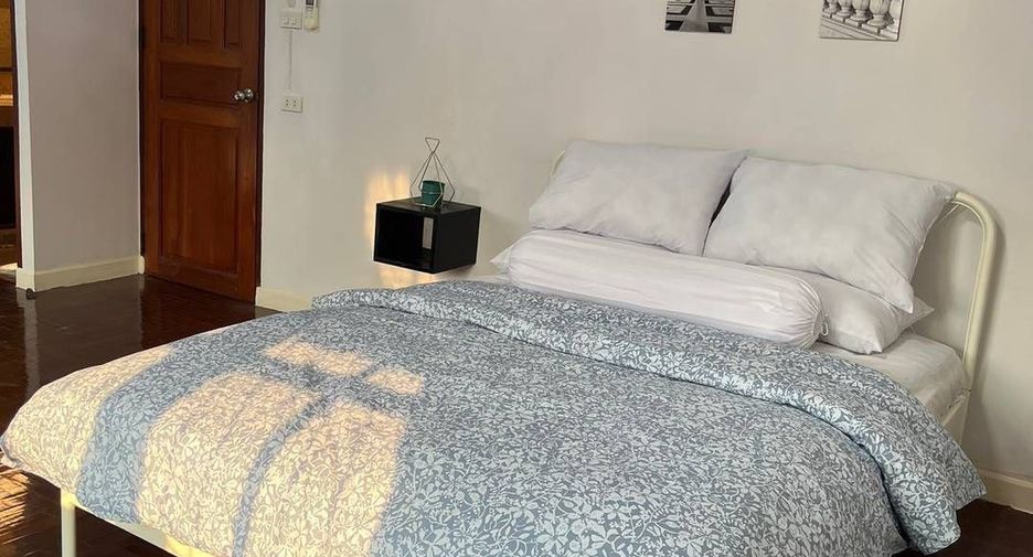 For rent 5 bedrooms townhouse in Suan Luang, Bangkok