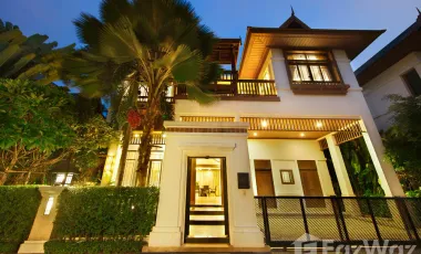À louer 4 chambres maison à Yan Nawa, Bangkok