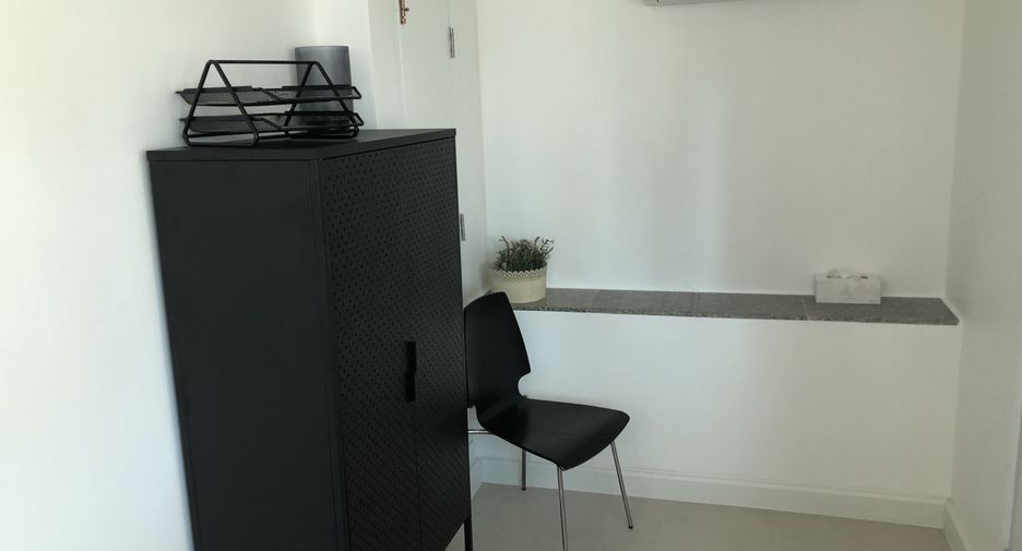 For rent 4 bedrooms condo in Watthana, Bangkok