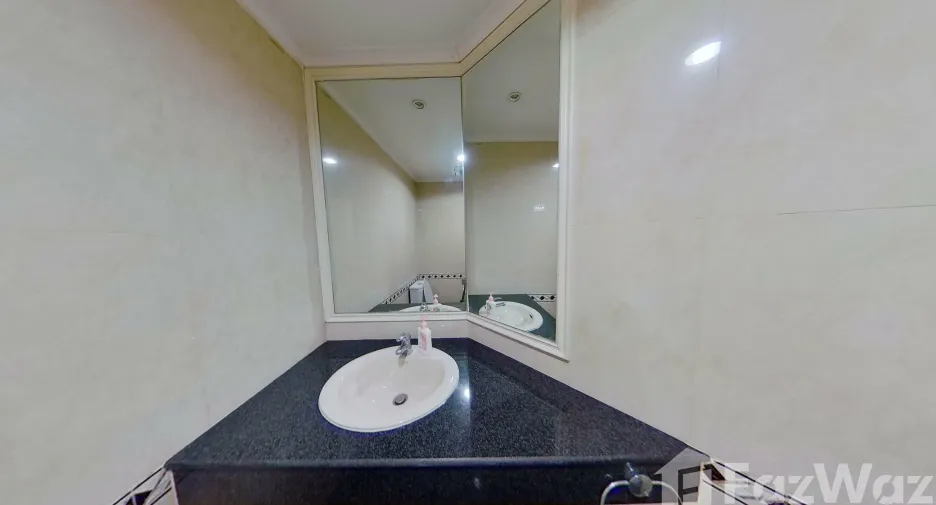 À louer 4 chambres condo à Watthana, Bangkok