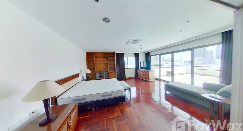 For rent 4 bedrooms condo in Watthana, Bangkok