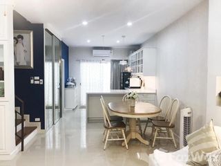 For rent 3 bedrooms townhouse in Phra Khanong, Bangkok