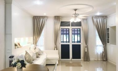 For rent 3 ベッドルーム townhouse in Phra Khanong, Bangkok