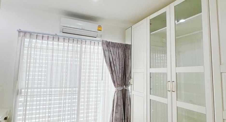 For rent 3 bedrooms townhouse in Phra Khanong, Bangkok