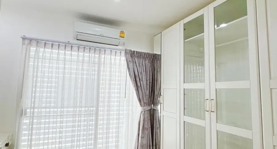 Casa adosada en alquiler de 3 habitaciones en Phra Khanong, Bangkok