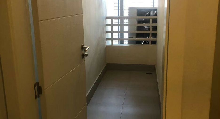 For rent 2 bedrooms condo in Sathon, Bangkok