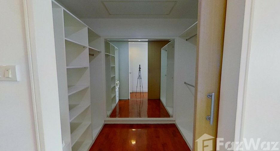 For rent 3 bedrooms condo in Khlong Toei, Bangkok