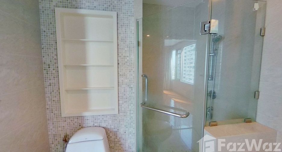For rent 3 bedrooms condo in Khlong Toei, Bangkok