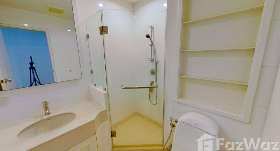 For rent 3 bedrooms condo in Khlong Toei, Bangkok